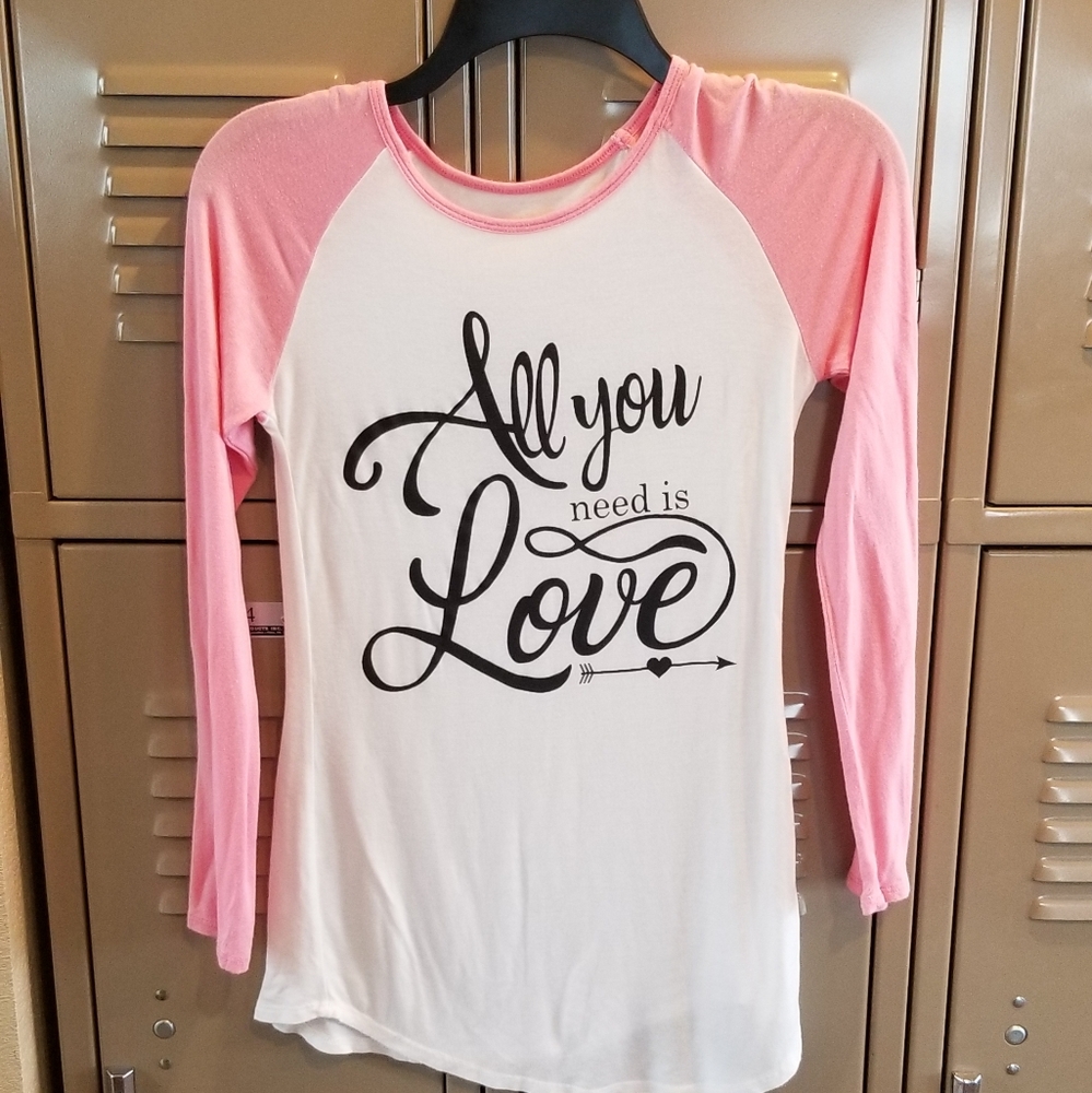 All you need is Love Tee